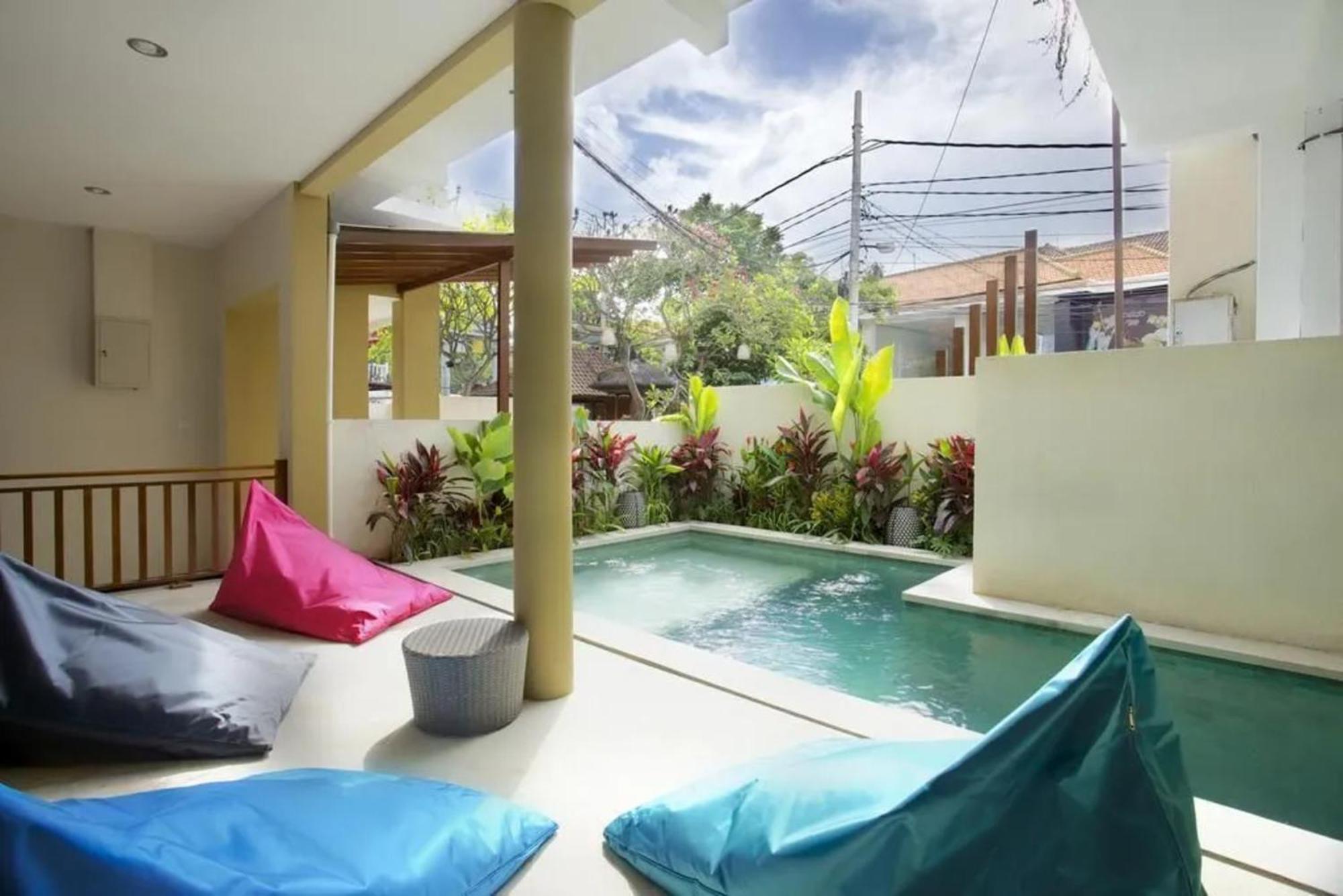 Kuta Suci Guesthouse エクステリア 写真