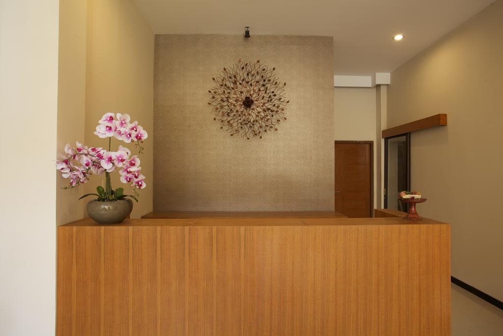 Kuta Suci Guesthouse エクステリア 写真
